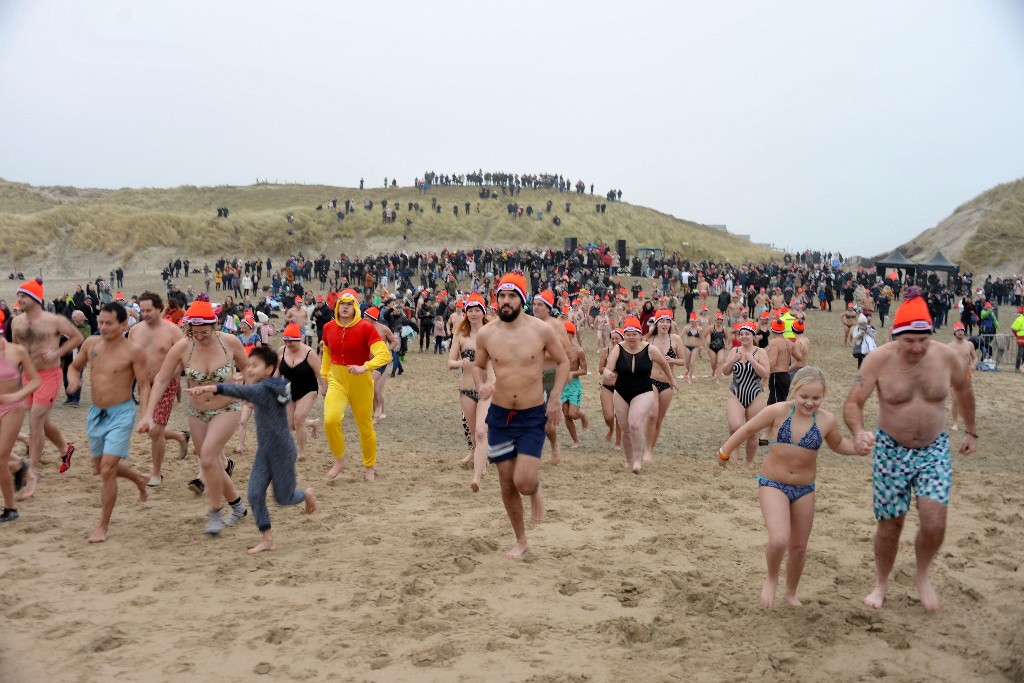 ../Images/Nieuwjaarsduik Nederzandt 2020 057.jpg
